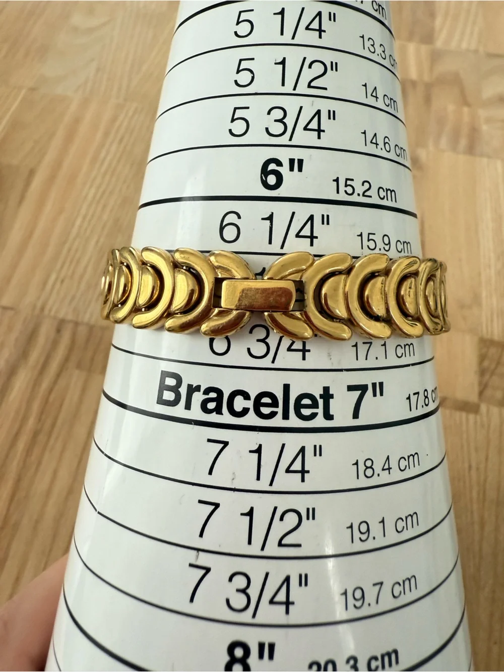 Wittnauer ladies oval gold tone dress watch NEW BATTERY